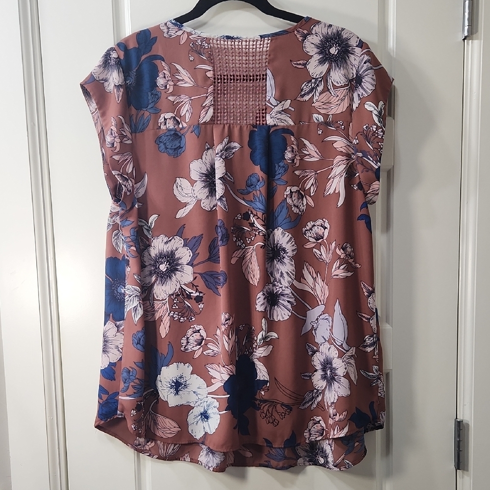 DanielRainn Women's Cap Sleeve Floral Top - 1X - Picture 3 of 8